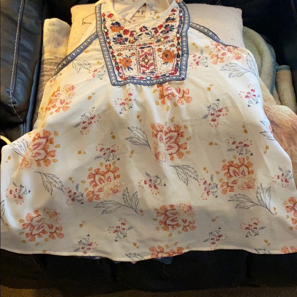 Sleeveless sh